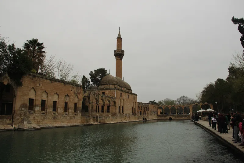 Şanlıurfa'daki Balyklygöl — İbrahim'in kutsal göleti